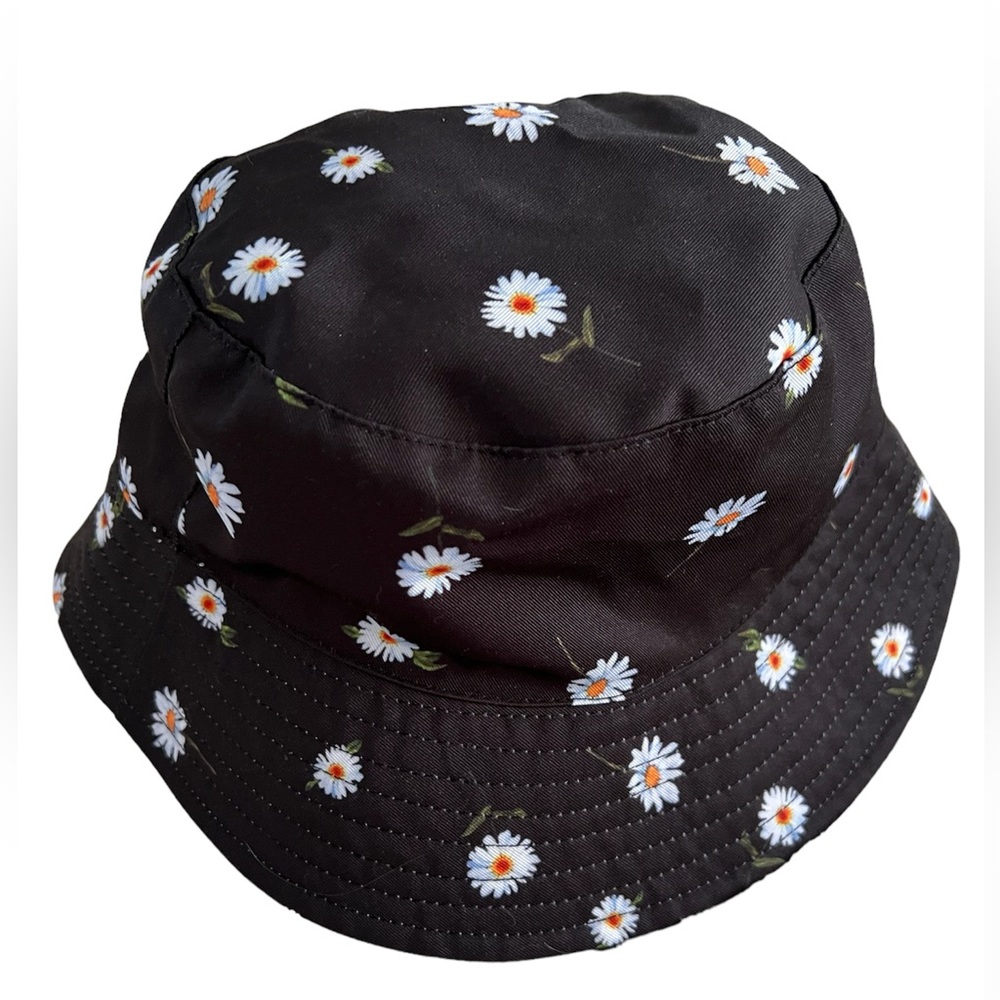 alice + olivia Daisy Reversible Sun Bucket Hat, NWOT, Black Daisy/White - Picture 3 of 14